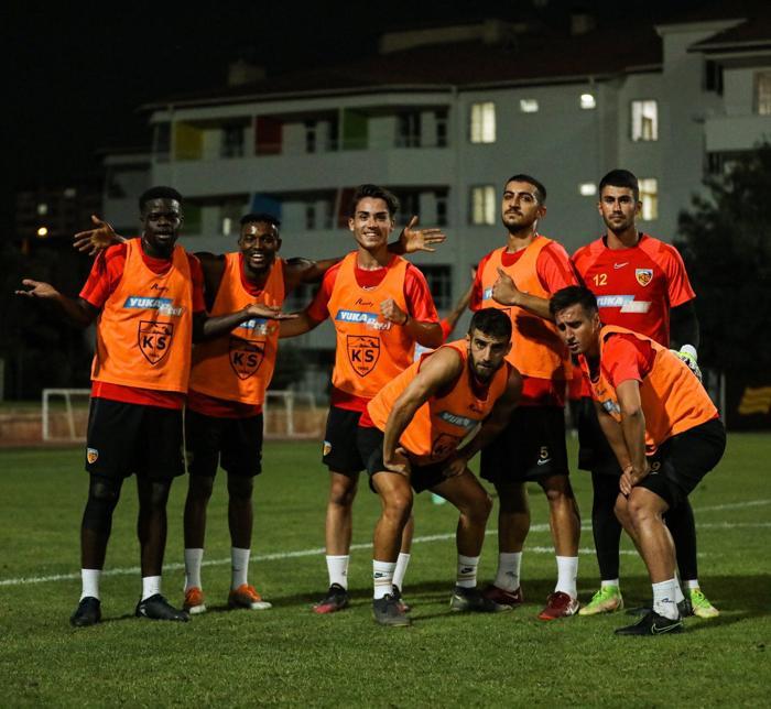 Fenerbahçede Jorge Jesustan sürpriz tercih Kayserispor maçı ilk 11i (Muhtemel)