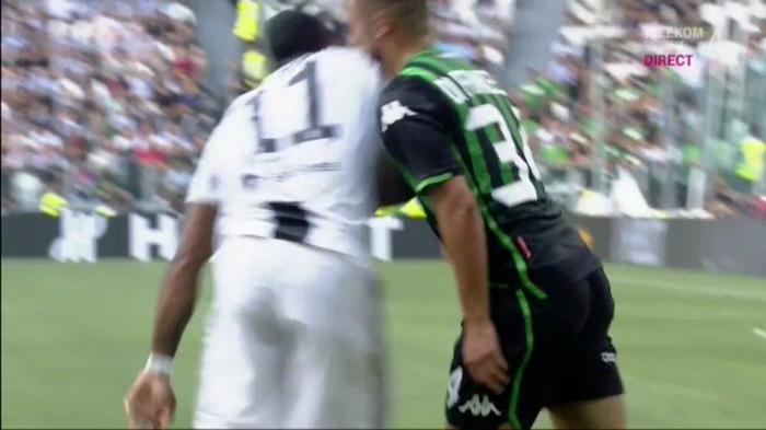 Douglas Costanın yapmadığı kalmadı Dirsek, kafa, tükürük