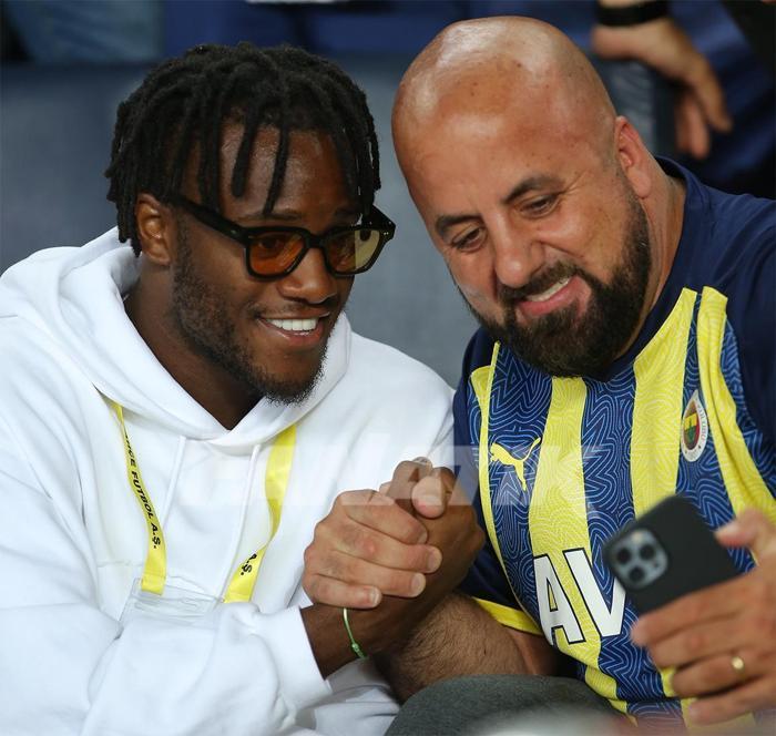 Fenerbahçe haberi: Michy Batshuayi taraftarlarla buluştu