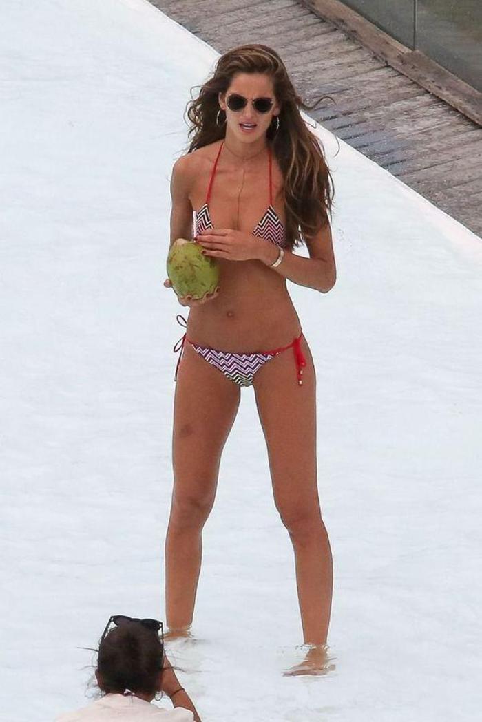 Kevin Trappın sevgilisi Izabel Goulart iskele pozuyla hayran bıraktı