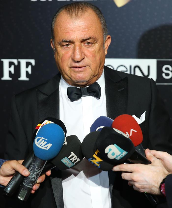 Futbolun Süperleri belli oldu Ödül töreninde yıldızlar geçidi