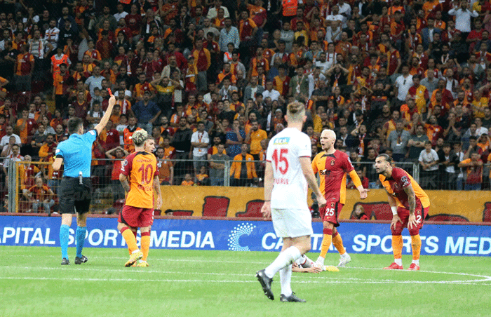 Galatasarayda Kerem Aktürkoğluna büyük tepki Buruk bile 45 dakika dayanabildi