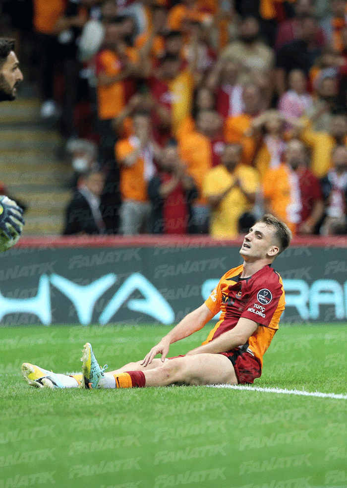 Galatasarayda Kerem Aktürkoğluna büyük tepki Buruk bile 45 dakika dayanabildi