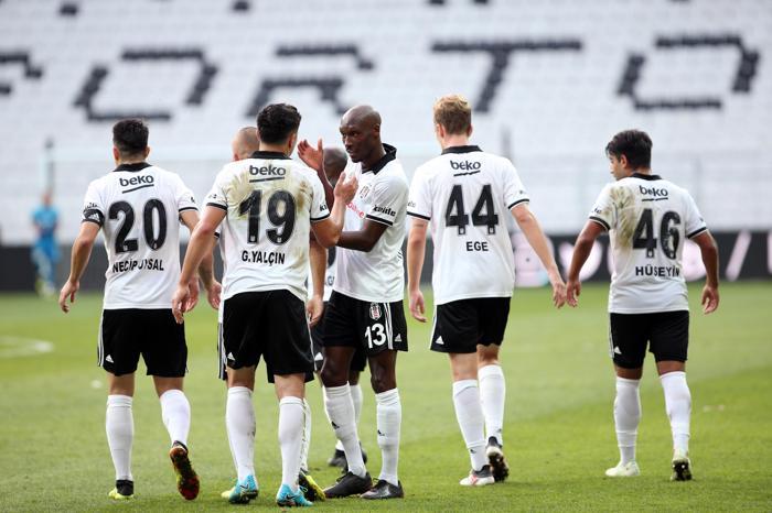 Beşiktaş-Altınordu maçında şok protesto