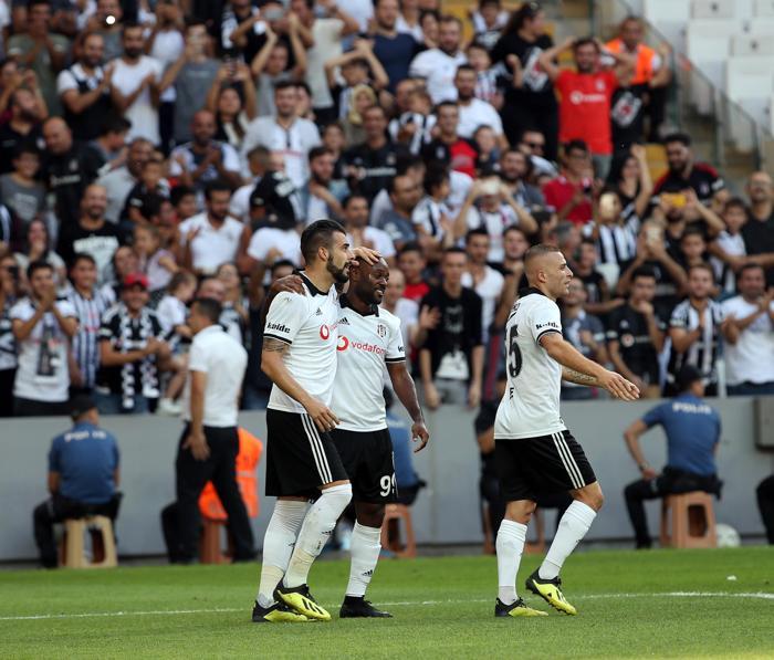 Beşiktaş-Altınordu maçında şok protesto