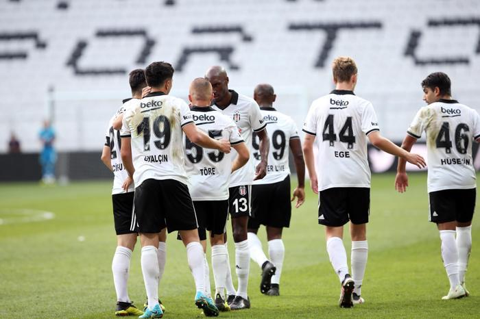 Beşiktaş-Altınordu maçında şok protesto