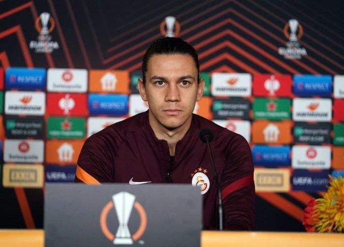 Son dakika transfer haberi Galatasarayda beklenen ayrılık gerçekleşiyor Nuri Şahin o yıldızı alıyor