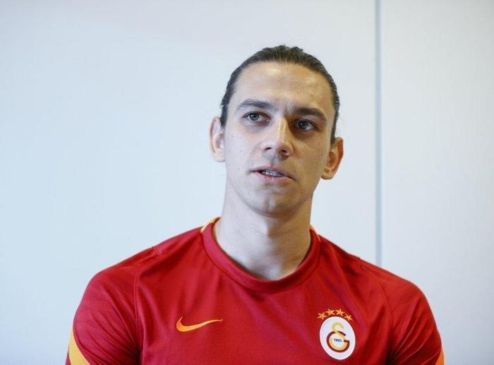 Son dakika transfer haberi Galatasarayda beklenen ayrılık gerçekleşiyor Nuri Şahin o yıldızı alıyor
