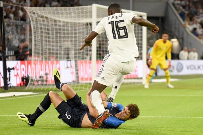 Antonio Rudiger, Benjamin Pavardın boynuna bastı