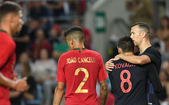 Beşiktaşa kötü haber Domagoj Vida oyundan sedye ile çıktı