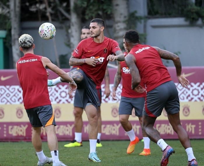 Galatasarayda Okan Buruk kararını verdi İşte Kasımpaşa maçı muhtemel 11i...