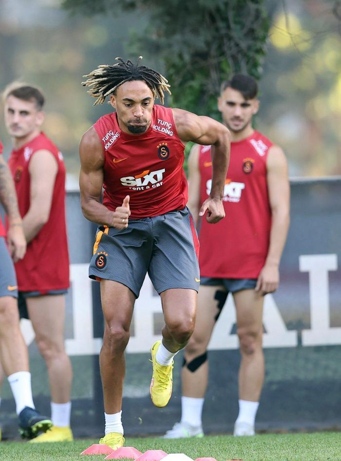 Galatasarayda Okan Buruk kararını verdi İşte Kasımpaşa maçı muhtemel 11i...