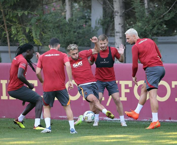 Galatasarayda Okan Buruk kararını verdi İşte Kasımpaşa maçı muhtemel 11i...