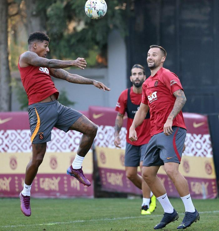 Galatasarayda Okan Buruk kararını verdi İşte Kasımpaşa maçı muhtemel 11i...