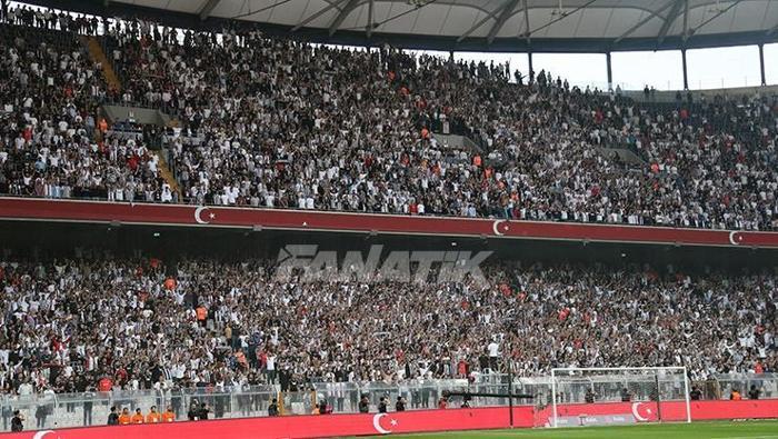 Beşiktaş - Başakşehir maçında dikkat çeken detay Wout Weghorstun yeni tarzı