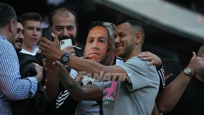 Beşiktaş - Başakşehir maçında dikkat çeken detay Wout Weghorstun yeni tarzı