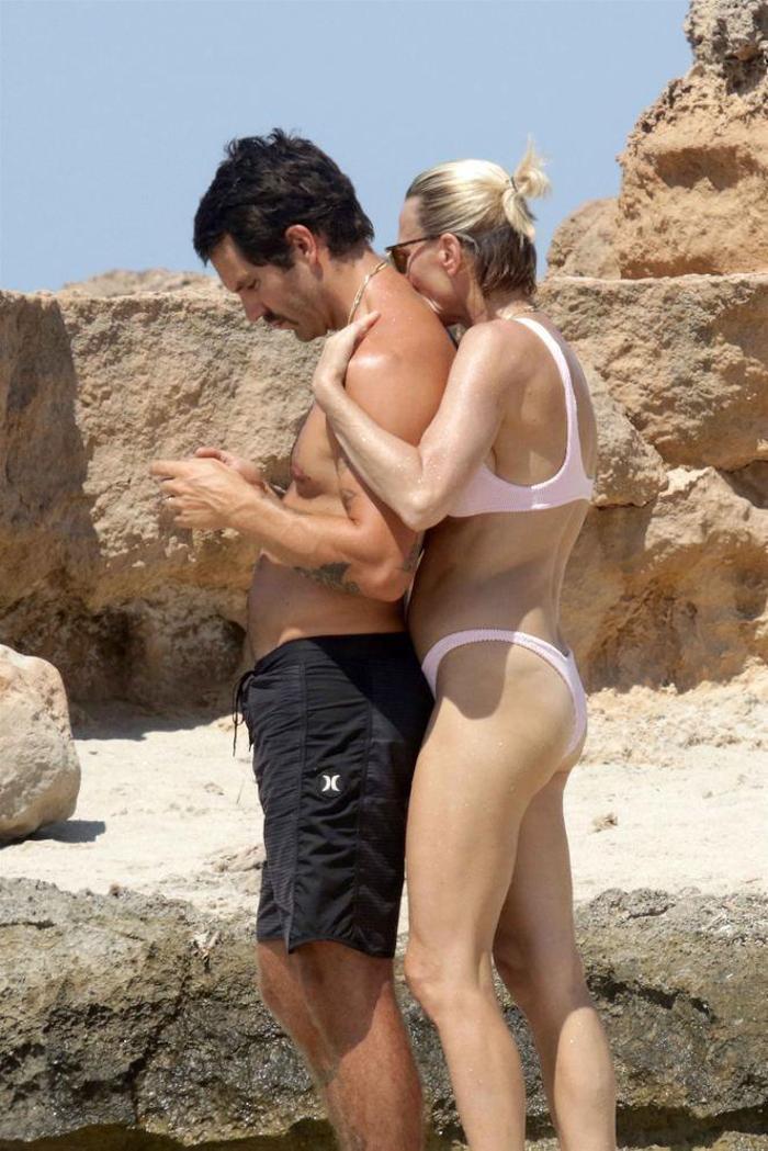 Robin Wright - Clement Giraudet çiftinden balayında aşk oyunu
