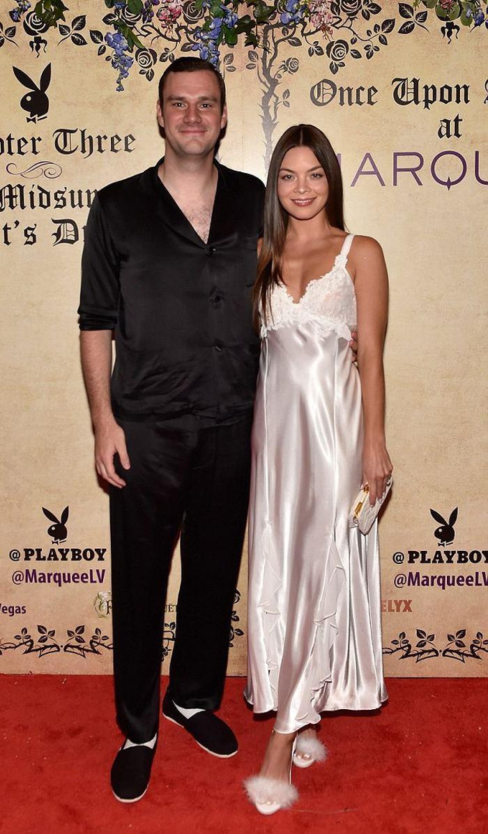 Halsey Playboy tavşanı oldu