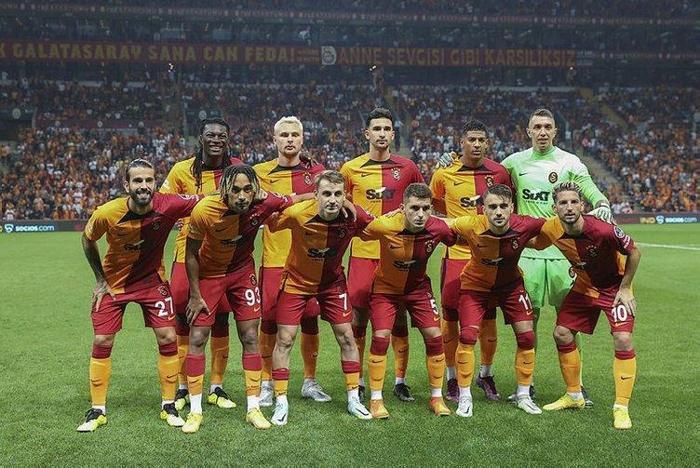 Son dakika Galatasaray haberi Okan Buruk kararını verdi Yıldız futbolcuyla yollar ayrılıyor