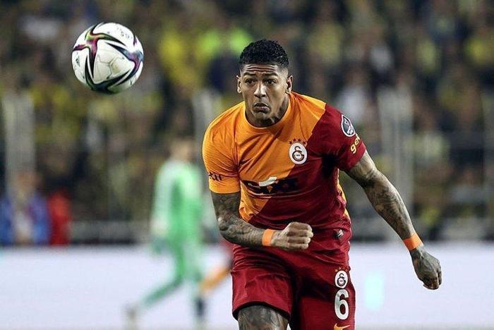 Son dakika Galatasaray haberi Okan Buruk kararını verdi Yıldız futbolcuyla yollar ayrılıyor