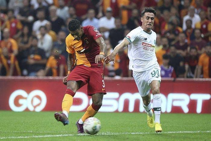 Son dakika Galatasaray haberi Okan Buruk kararını verdi Yıldız futbolcuyla yollar ayrılıyor
