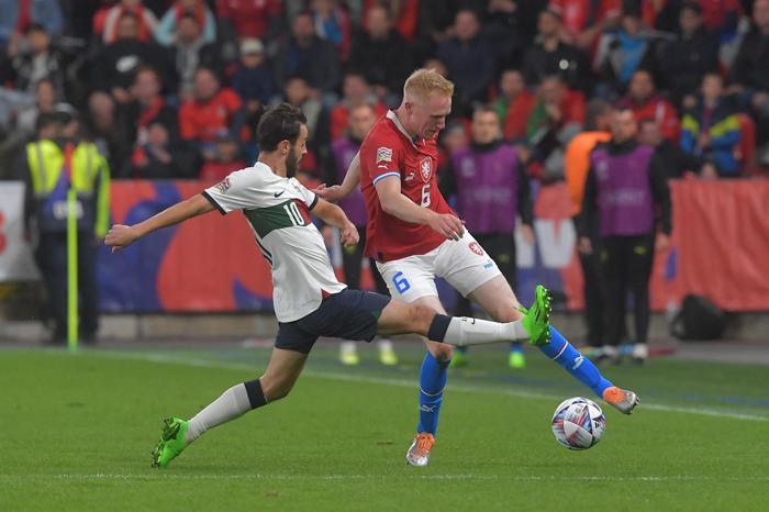 Çekya-Portekiz maçında korkutan sakatlık Ronaldo, kaleci ile çarpıştı