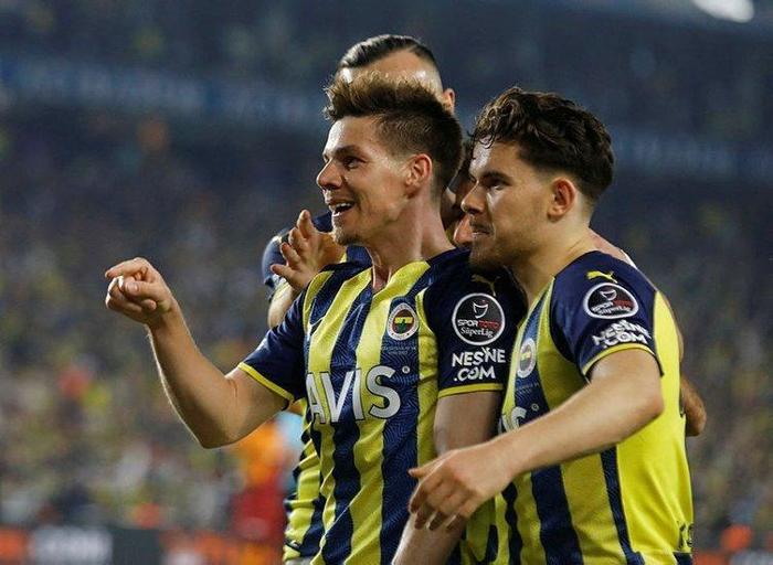 Son dakika Fenerbahçede 2 ayrılık birden
