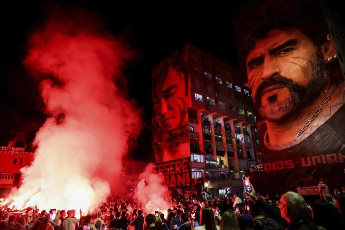 Napolide Maradona için muhteşem kutlama