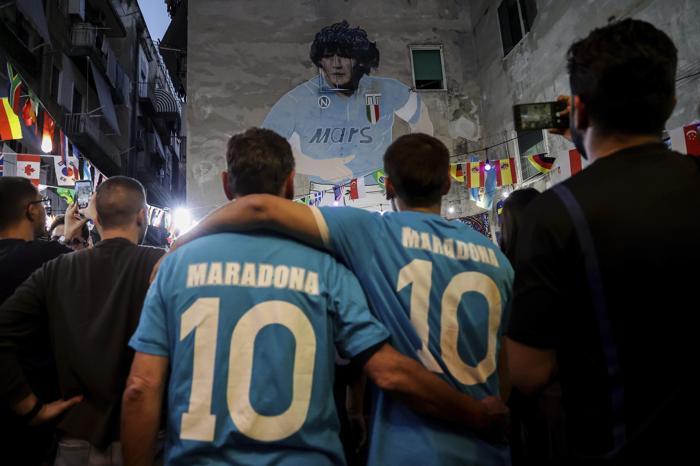 Napolide Maradona için muhteşem kutlama