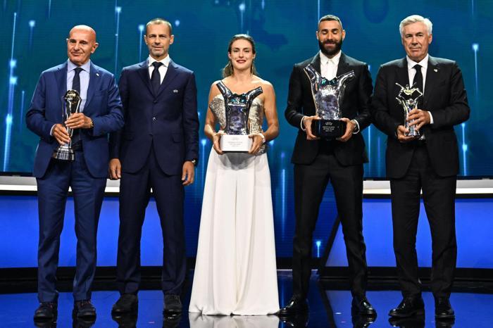 İstanbulda Şampiyonlar Ligi heyecanı Kırmızı halıda yıldızlar geçidi...