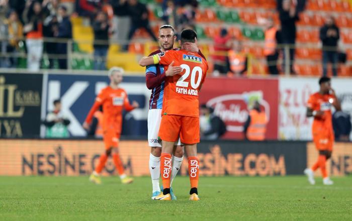Spor yazarları Alanyaspor - Trabzonspor maçını değerlendirdi Radikal kararlar...