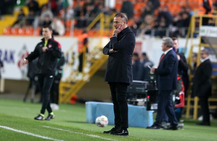 Spor yazarları Alanyaspor - Trabzonspor maçını değerlendirdi Radikal kararlar...