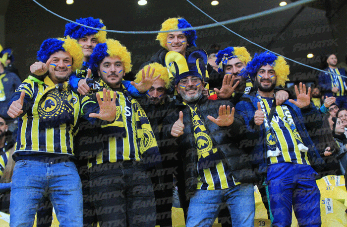 Fenerbahçe-Galatasaray derbisinde güzel görüntüler