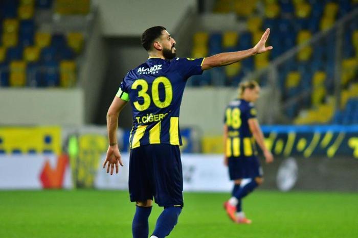 Tolga Ciğerci, Marlona tercümanlık yaptı: Süper Ligin en iyi hocalarından biri