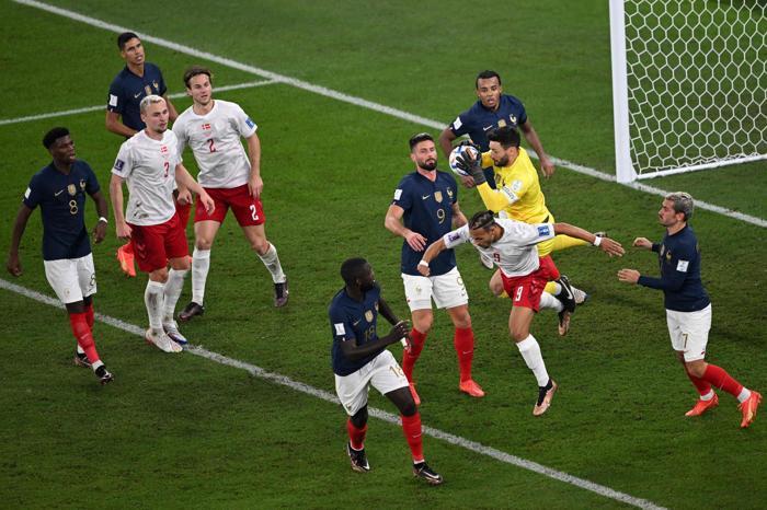 Kylian Mbappe, Fransa-Danimarka maçında şov yaptı Dünya Kupası tarihine geçti