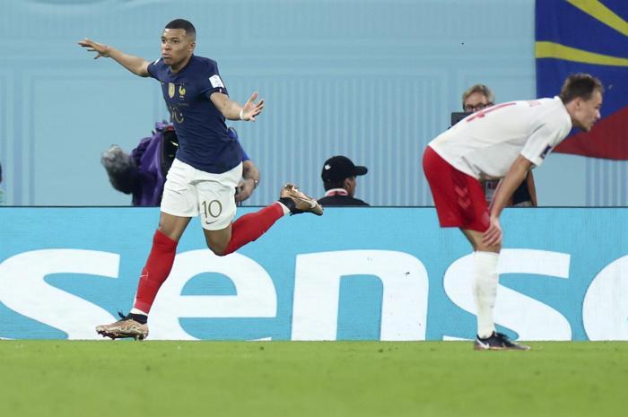 Kylian Mbappe, Fransa-Danimarka maçında şov yaptı Dünya Kupası tarihine geçti