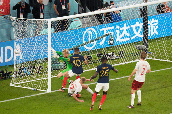Kylian Mbappe, Fransa-Danimarka maçında şov yaptı Dünya Kupası tarihine geçti
