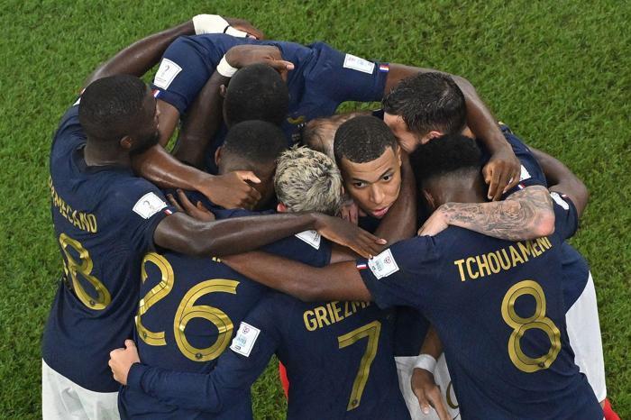 Kylian Mbappe, Fransa-Danimarka maçında şov yaptı Dünya Kupası tarihine geçti