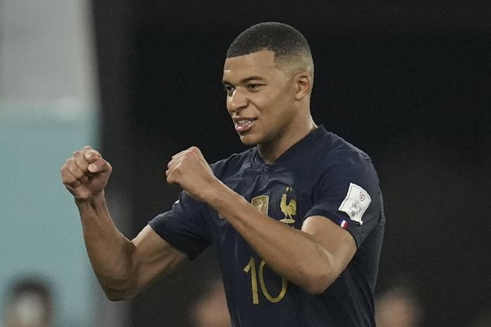 Kylian Mbappe, Fransa-Danimarka maçında şov yaptı Dünya Kupası tarihine geçti