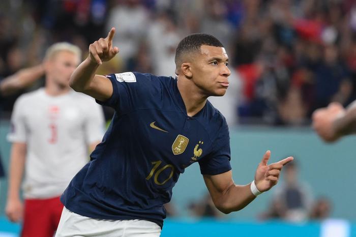 Kylian Mbappe, Fransa-Danimarka maçında şov yaptı Dünya Kupası tarihine geçti
