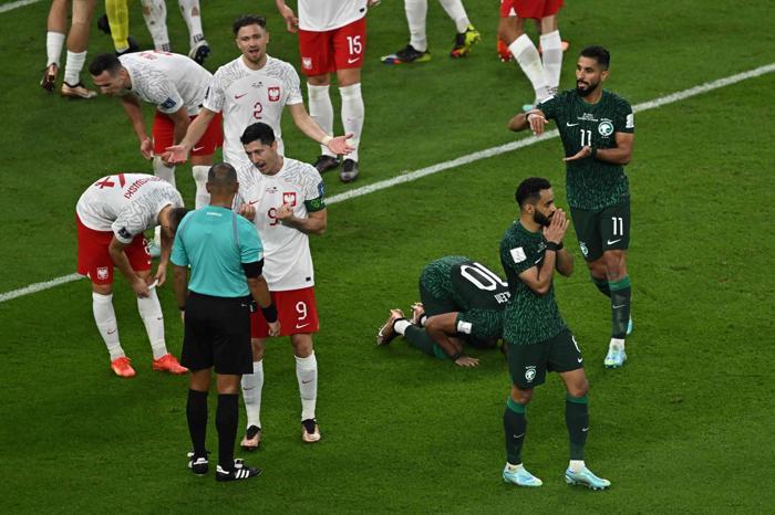 Dünya Kupasına damga vuran olay Suudi Arabistandan, Polonya maçına itiraz