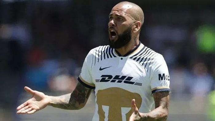 Alvesin ardından gündeme geldi: İşte hapse giren futbolcular
