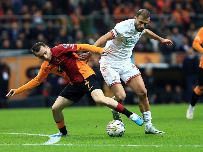 Galatasaray - Antalyaspor maçında gözlerden kaçan tartışma: Kerem Aktürkoğlu - Nuri Şahin