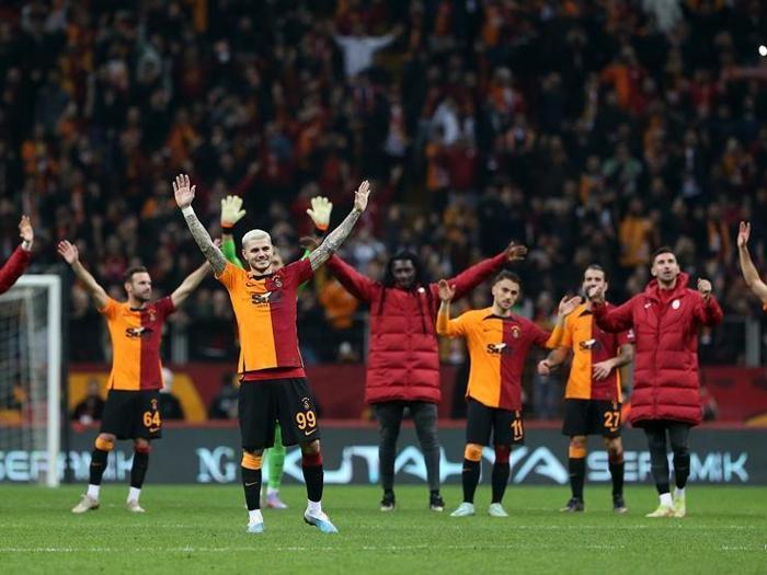 Galatasaray - Antalyaspor maçında gözlerden kaçan tartışma: Kerem Aktürkoğlu - Nuri Şahin
