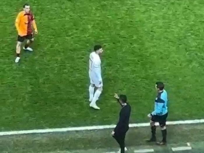 Galatasaray - Antalyaspor maçında gözlerden kaçan tartışma: Kerem Aktürkoğlu - Nuri Şahin