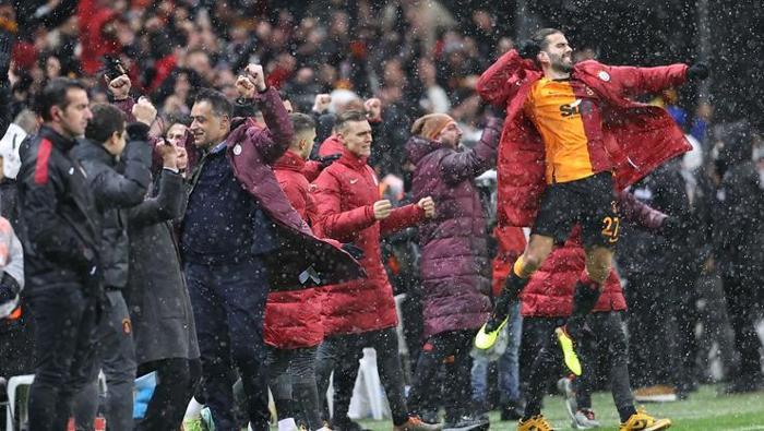 Galatasaray - Trabzonspor maçı sonrası övgü dolu sözler: Hakkıyla lider