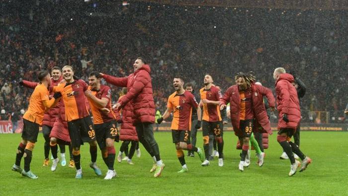Galatasaray - Trabzonspor maçı sonrası övgü dolu sözler: Hakkıyla lider