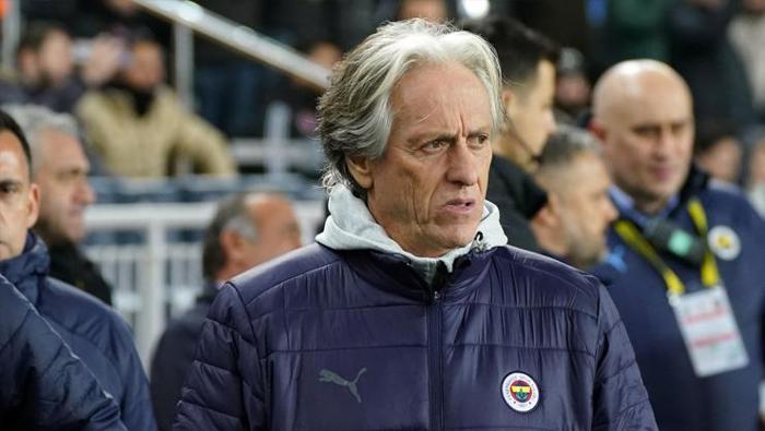JORGE JESUS KARARINI VERDİ