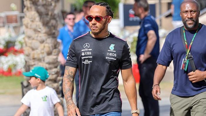 Lewis Hamilton, ayrılık iddiaları için Mercedese çağrı yaptı