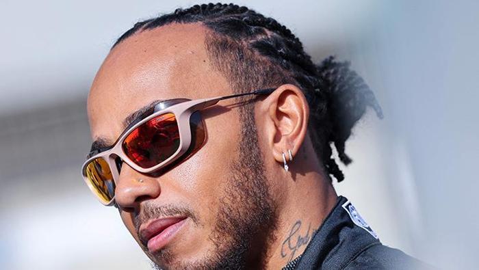 Lewis Hamilton, ayrılık iddiaları için Mercedese çağrı yaptı